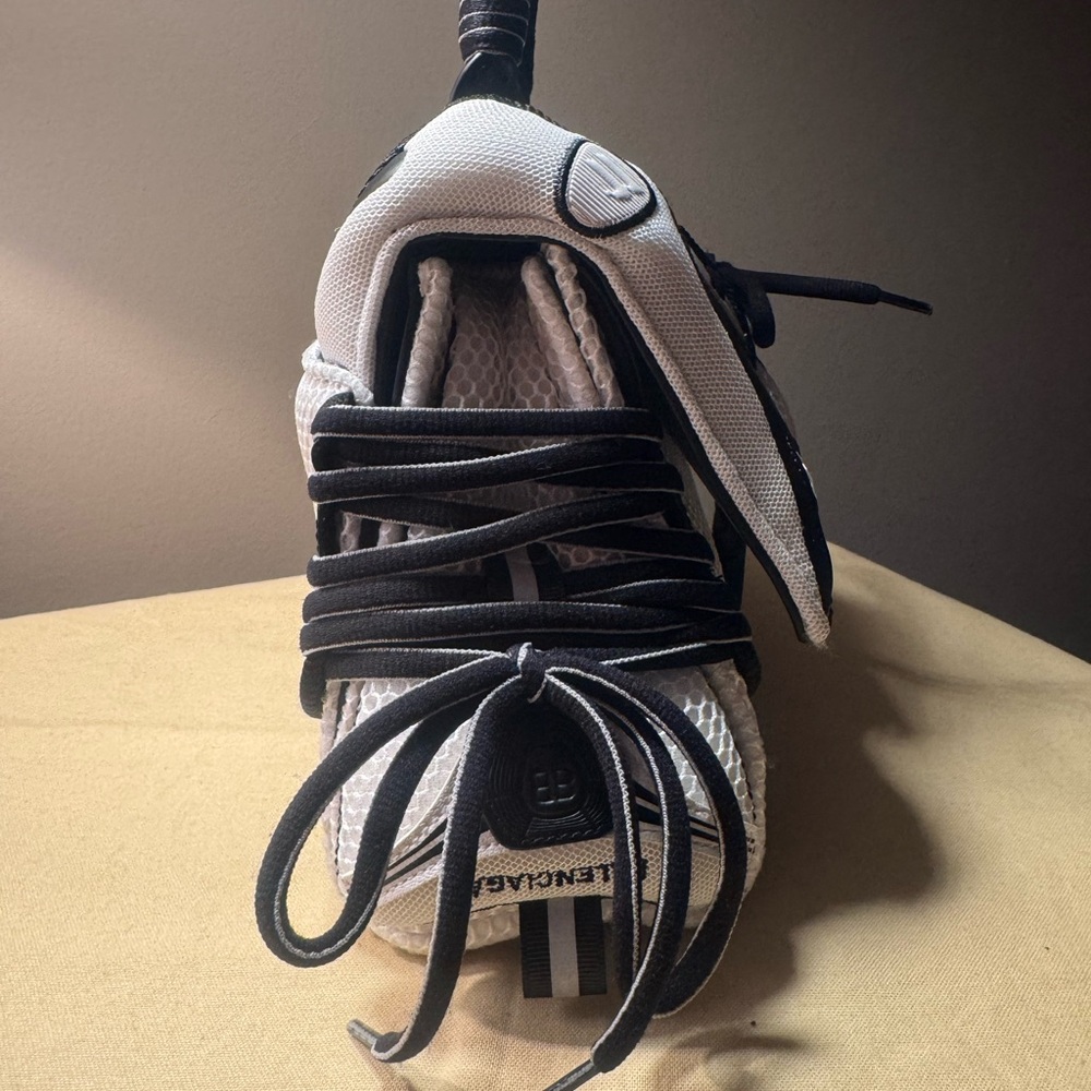 RARE Balenciaga Sneakerhead Top Handle Bag. - Picture 2 of 7